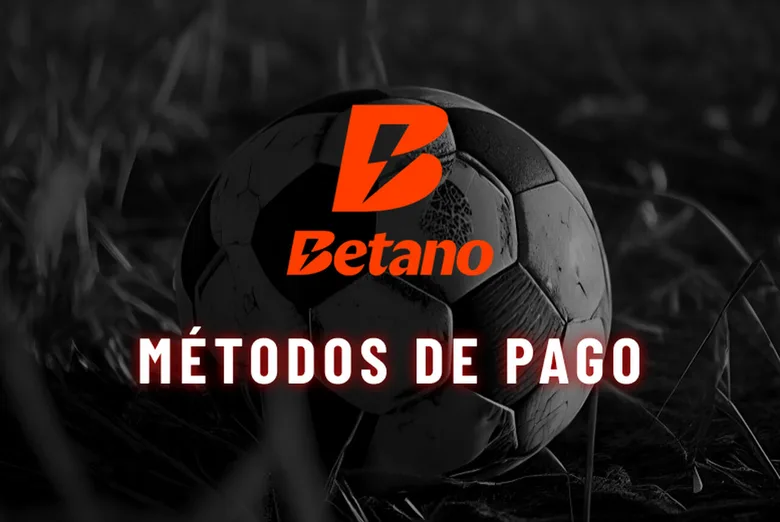 Balón de fútbol oscuro sobre pasto desaturado, con el logotipo naranja de betano y el rótulo blanco «Métodos de Pago» en la parte inferior.