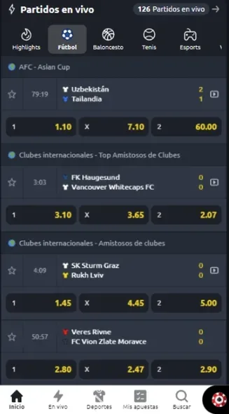 Pantalla vertical de celular con el listado de partidos en curso: cada fila trae el minuto, los dos equipos, el marcador y tres precios.